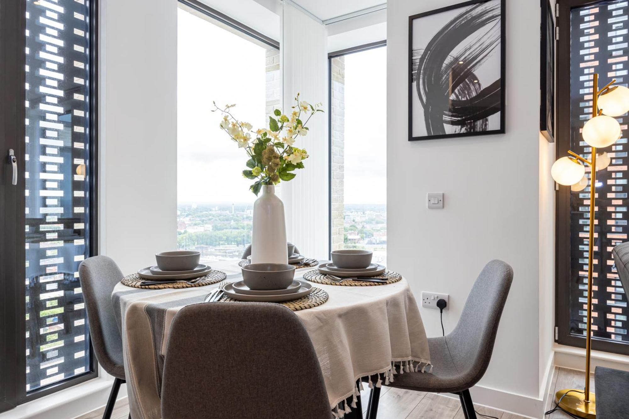 Апартаменты Royal Ebony By Asquare Lettings Манчестер Экстерьер фото